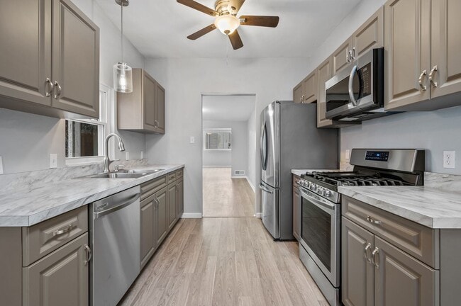 Building Photo - PRICE REDUCED on this Recently Renovated 3 Bed/1 Bath Home in Troy Hill