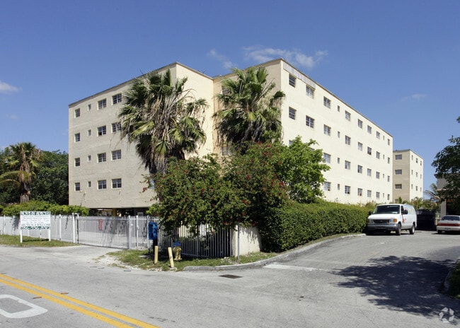 Brentwood Apartments Apartments Miami Fl Apartments Com