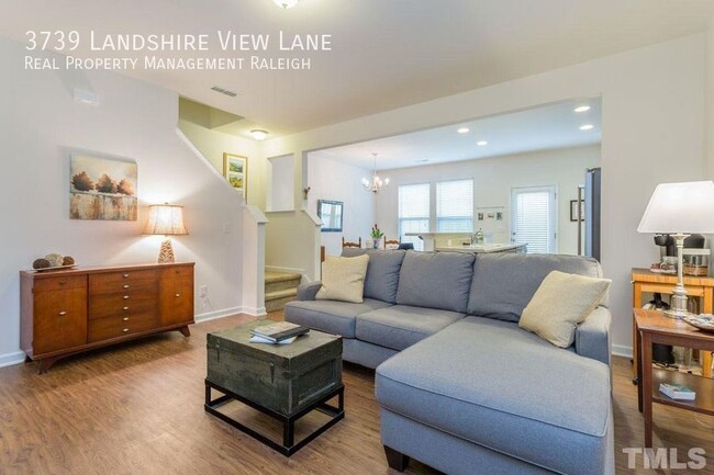 Foto del edificio - 3739 Landshire View Lane