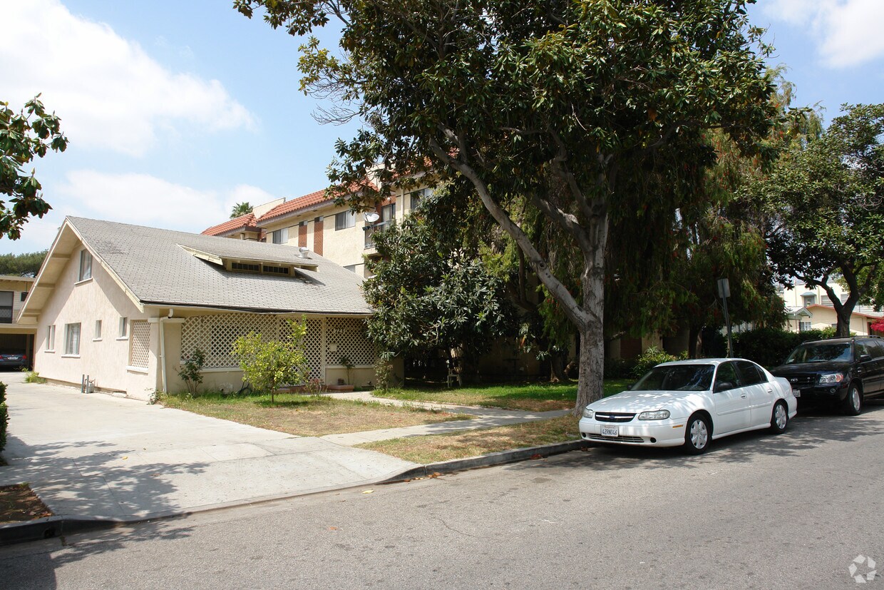 Building Photo - 719 Louise St