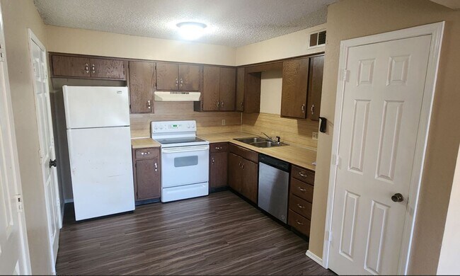Foto del edificio - Spacious 2 bed, 1 bath unit in Sand Springs