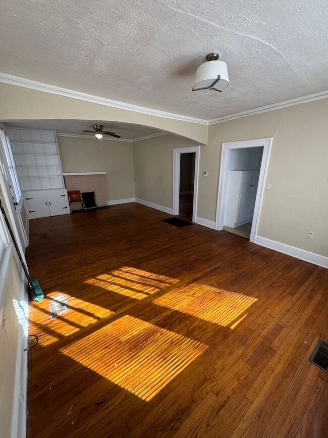 Building Photo - 3 Bedroom  & 2 Bath House