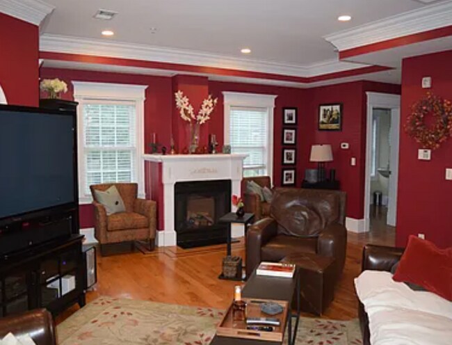 Building Photo - 95 W 7th St