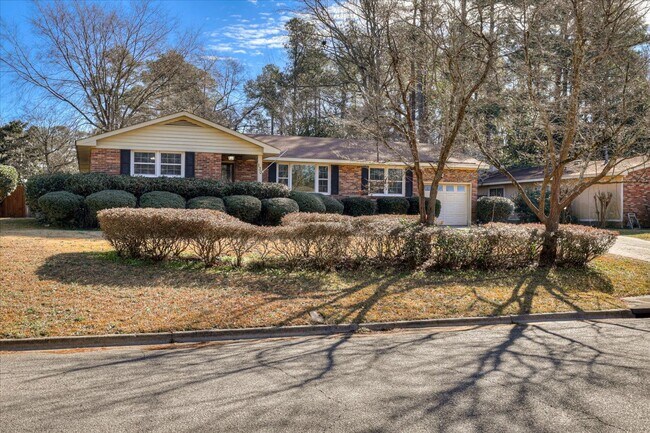 Foto del edificio - 3 Bed/2Bath home with garage, sunroom, and shed in Martinez