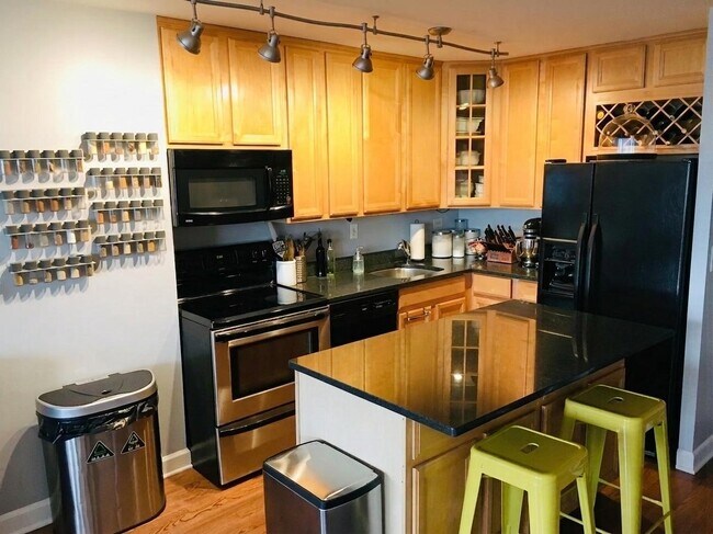 Foto del edificio - 720 W Gordon Terrace