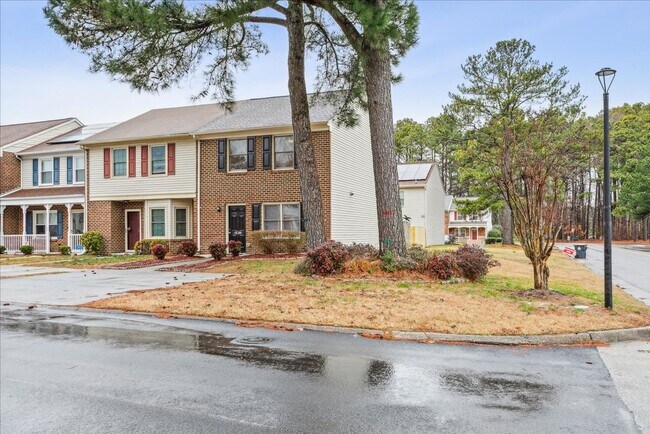 Building Photo - York Crossing Townhome