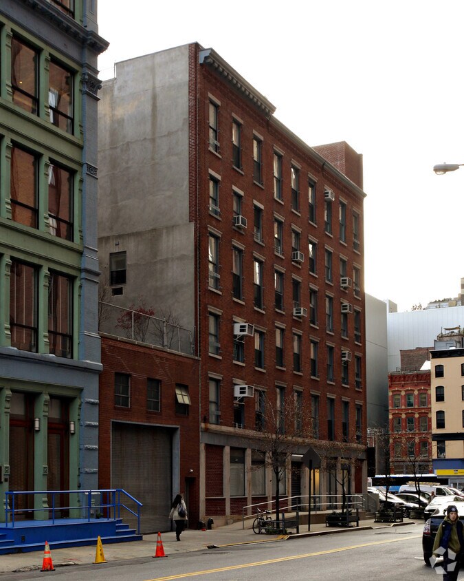 Building Photo - 7-13 Worth St