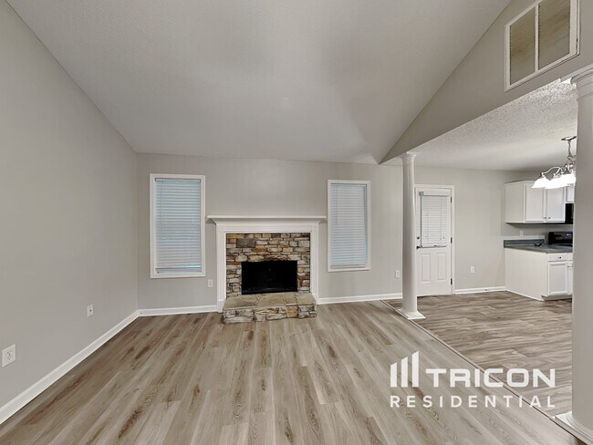 Foto del edificio - 383 Pleasant Forest Dr