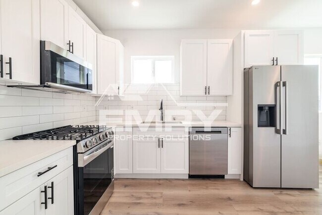 Photo - Student Accommodation Los Angeles CA 90018 Townhome