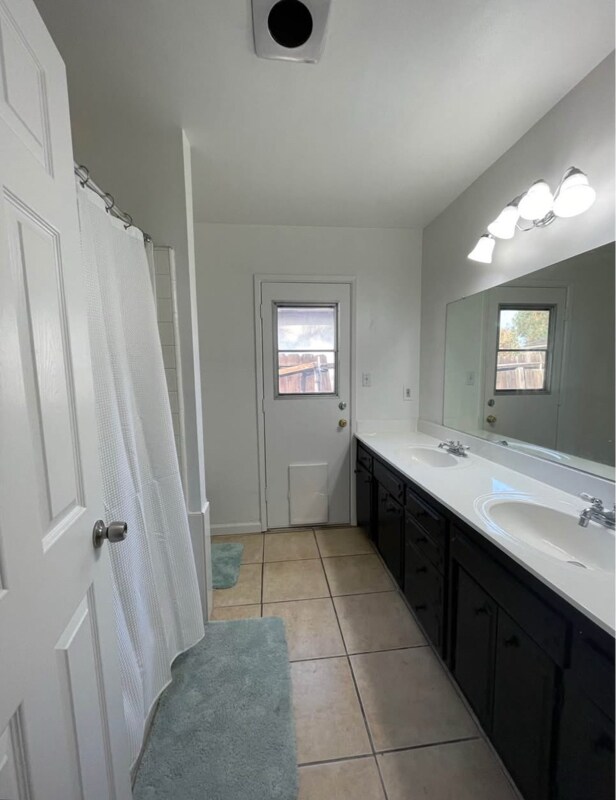 Foto del edificio - 3272 W Browning Ave