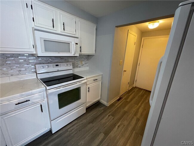 Foto del edificio - 8805 New Country Dr