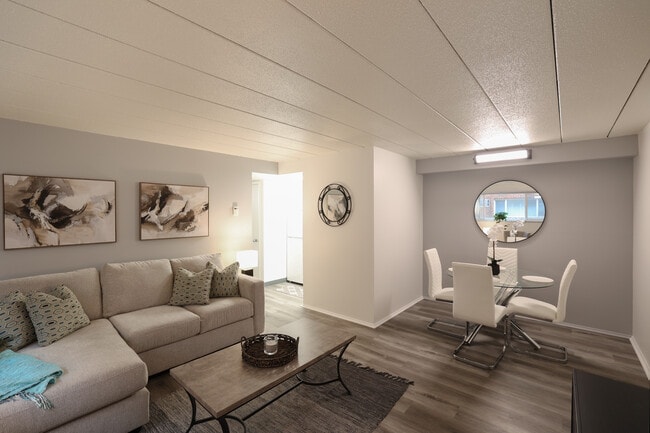 1BR, 1BA - 700SF - Living Room - Hamilton House - One Month Free