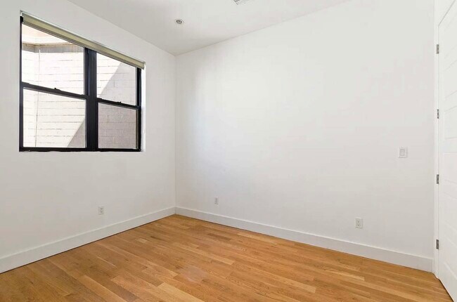 Foto del edificio - 1305 Greene Ave