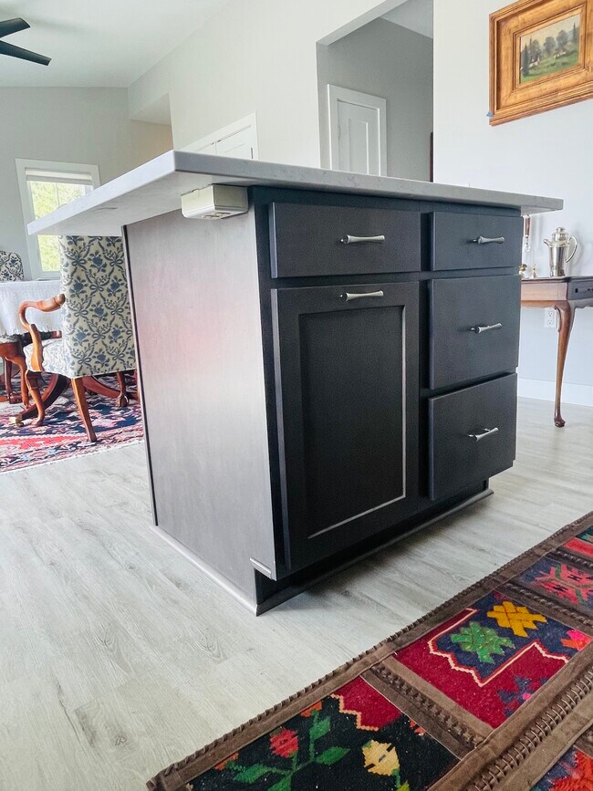 Island - W5715 Summit Woods Ln