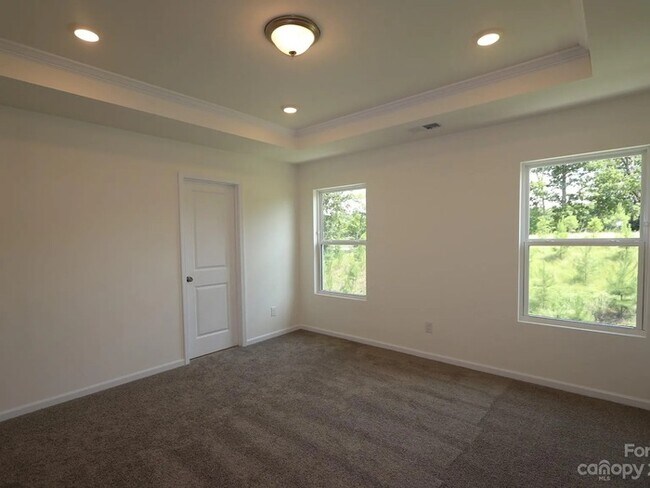 Foto del edificio - Spacious and modern home featuring 3 bedro...