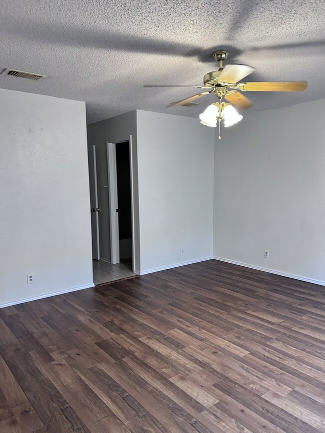 Building Photo - 2200 Canterbury Ct