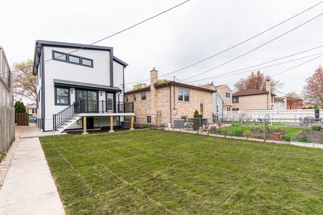 Foto del edificio - 4129 N Oketo Ave