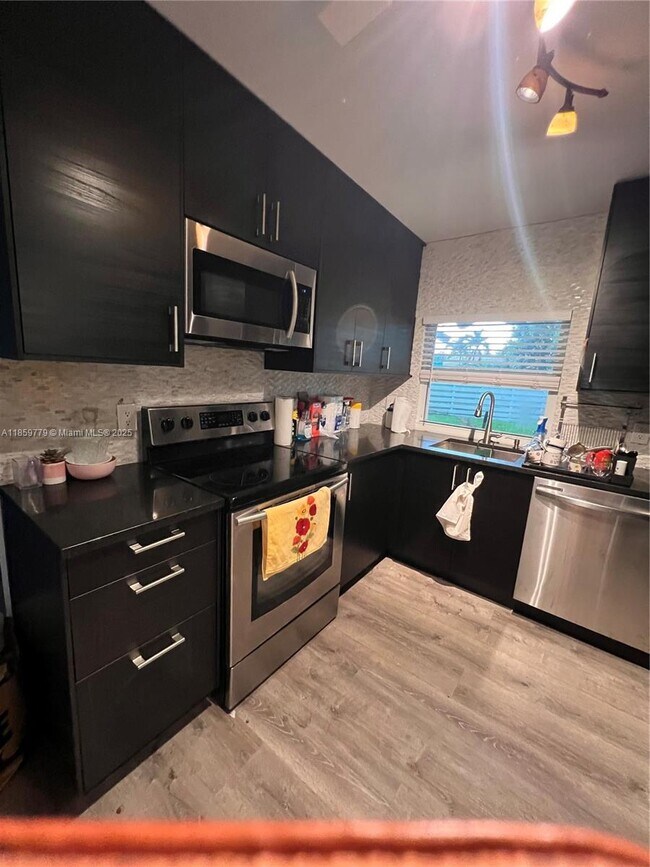 Building Photo - 14574 SW 142nd Ct Cir S