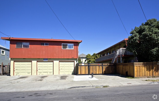 Building Photo - 860 33rd St