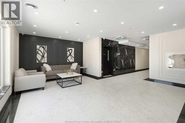 Photo du bâtiment - 755 Grand Marais Rd E