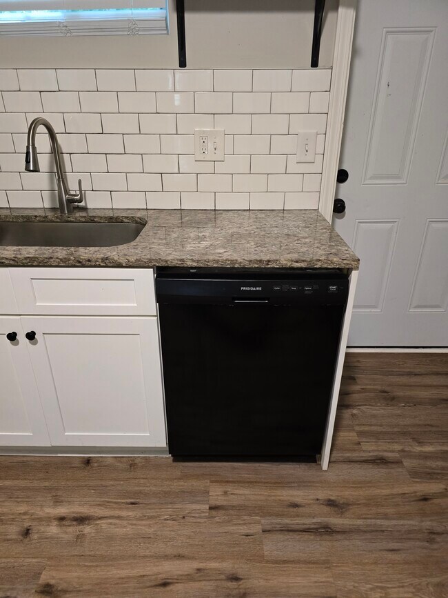 Building Photo - Macon Drive