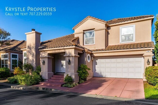 Building Photo - Luxurious Living in Gated Villa Del Mar Co...