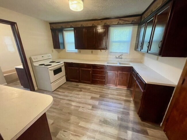 Building Photo - 767 S. PARK AVE. - NO PETS - CALL OFFICE F...