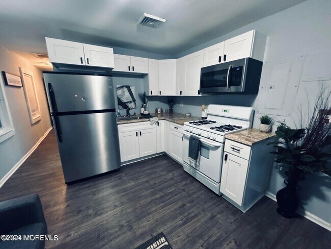 Foto del edificio - 96 Raritan Ave