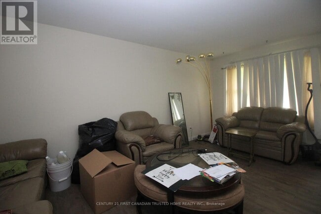 Building Photo - 664 Millbank Dr