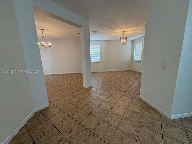 Foto del edificio - 1064 Golden Cane Dr