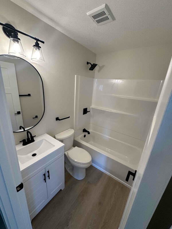 Foto principal - 407 W 65th St