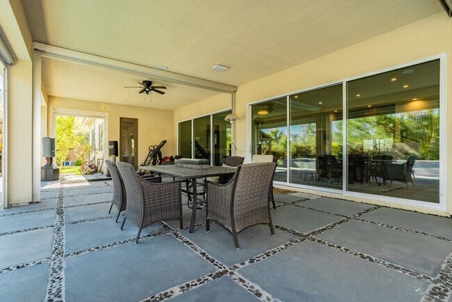 Foto del edificio - 8396 Sweetwater Creek Way