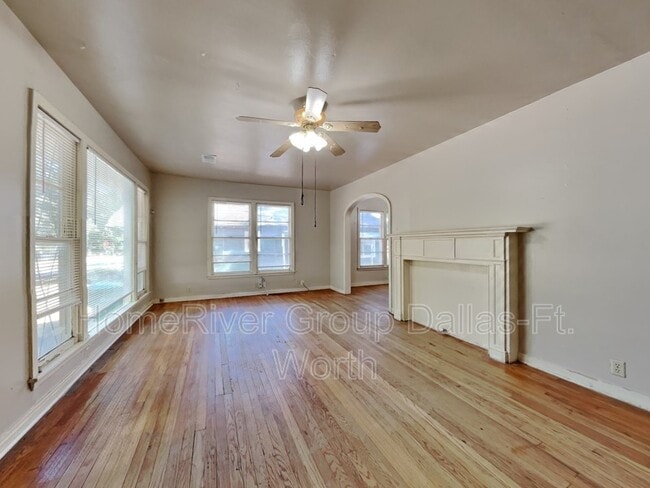 Building Photo - 213 N Carr Ave