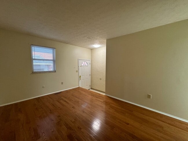 Building Photo - 84 W 9th Ave