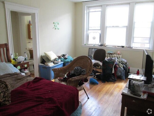 Building Photo - 224 Kelton St