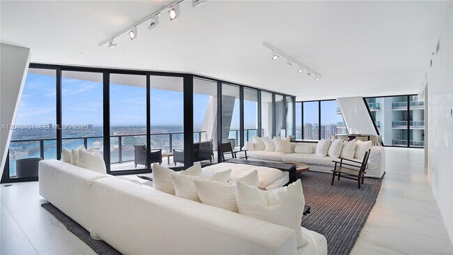 Foto del edificio - 1000 Biscayne Blvd