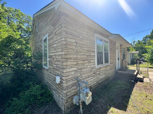 Building Photo - 2 Bed 1 Bath home in Midwest City!