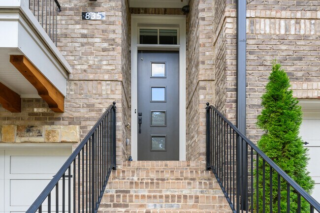 Building Photo - 835 Canterbury Overlook