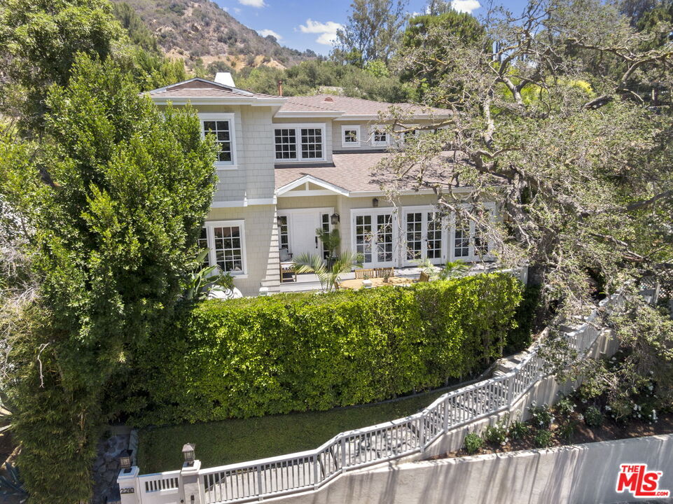 Primary Photo - 2210 Beverly Glen Pl