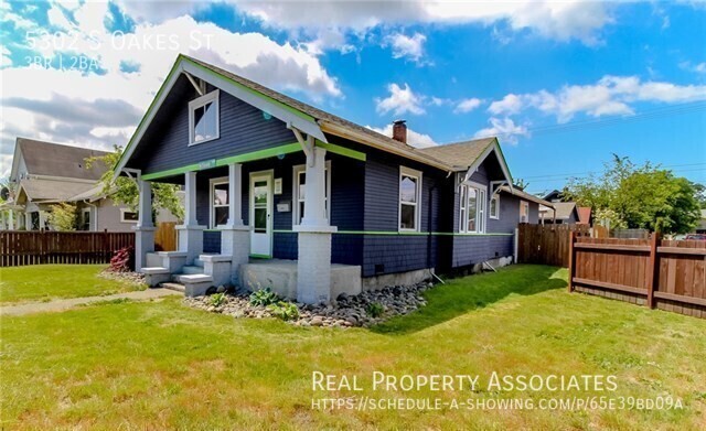 Foto principal - Spacious Tacoma home, moments from Joint B...