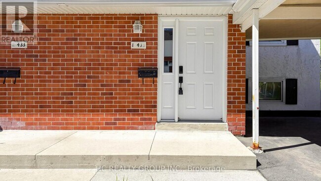 Building Photo - 433 Keats Way