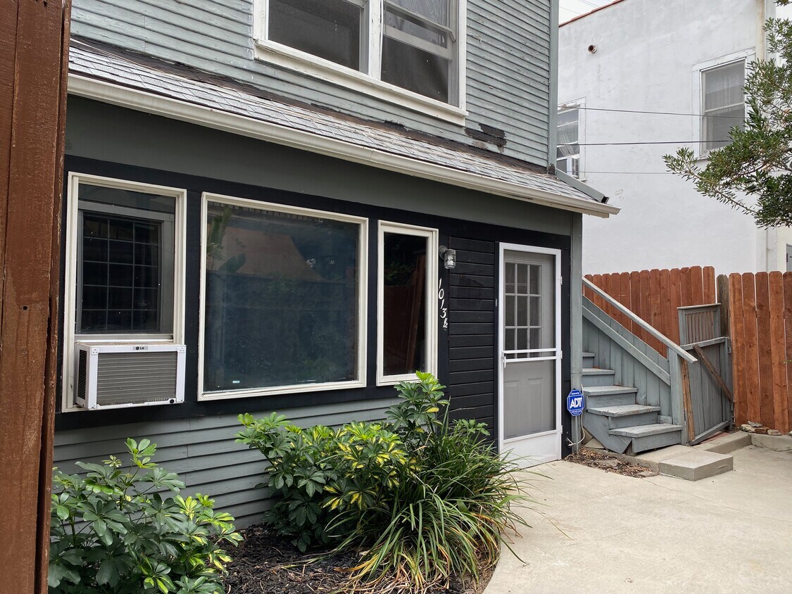 Downstairs Entryway - 1013 N Gardner St