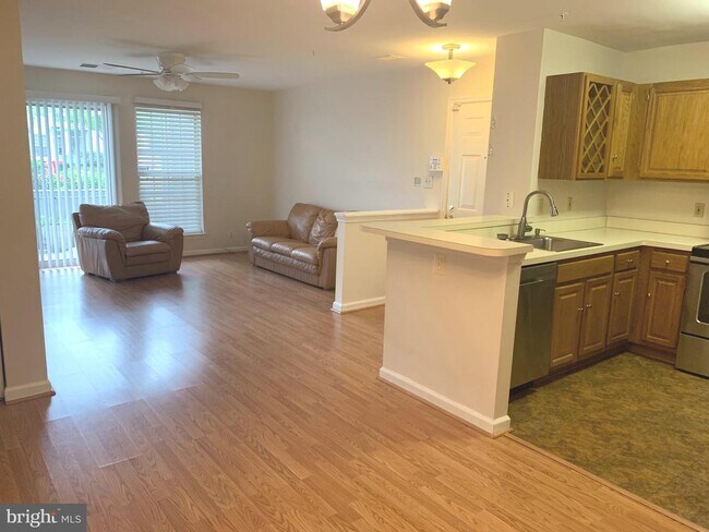 Building Photo - 4404 Silverbrook Ln