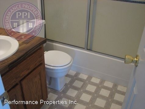 Building Photo - 1625 NW 25th Ave