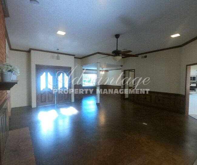 Foto del edificio - Very Nice 4 Bedroom and 3 Bathroom Home Fo...