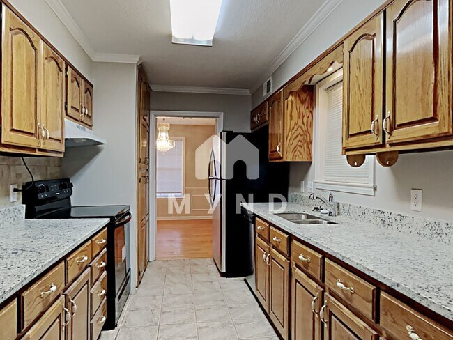 Foto del edificio - 5315 Longwood Dr