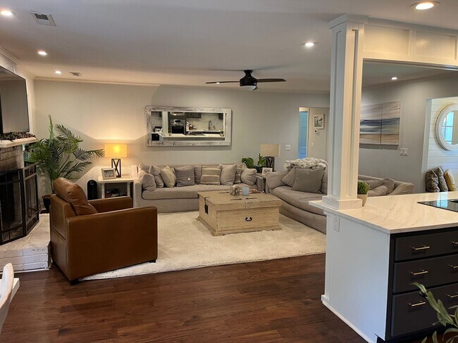 Building Photo - 3 Bedroom 2 Bath Furnished House in Harborgate Shores - Mt Pleasant