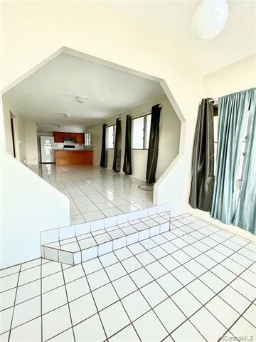 Primary Photo - 3379 Kilauea Ave