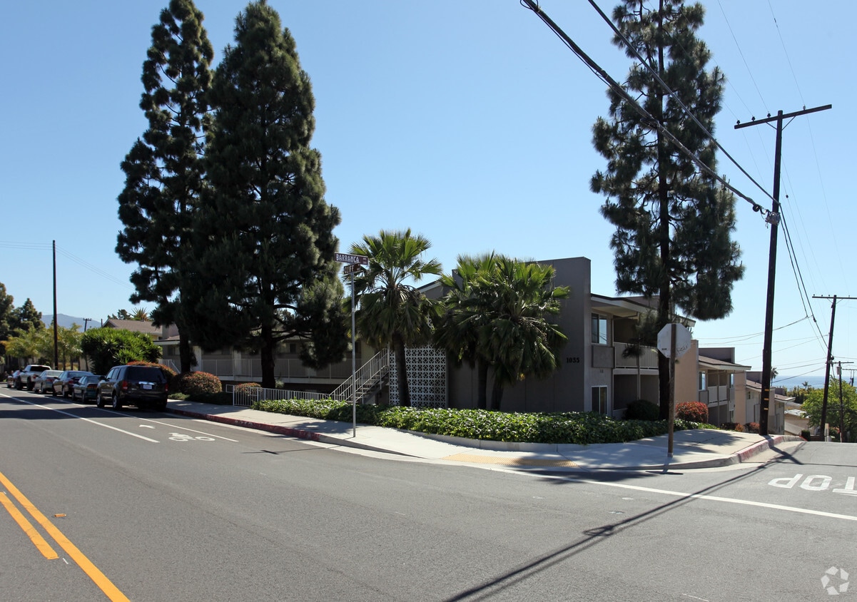 Building Photo - 1035 Cliff Dr