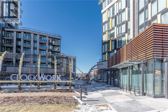 Building Photo - 1415 Dundas St E